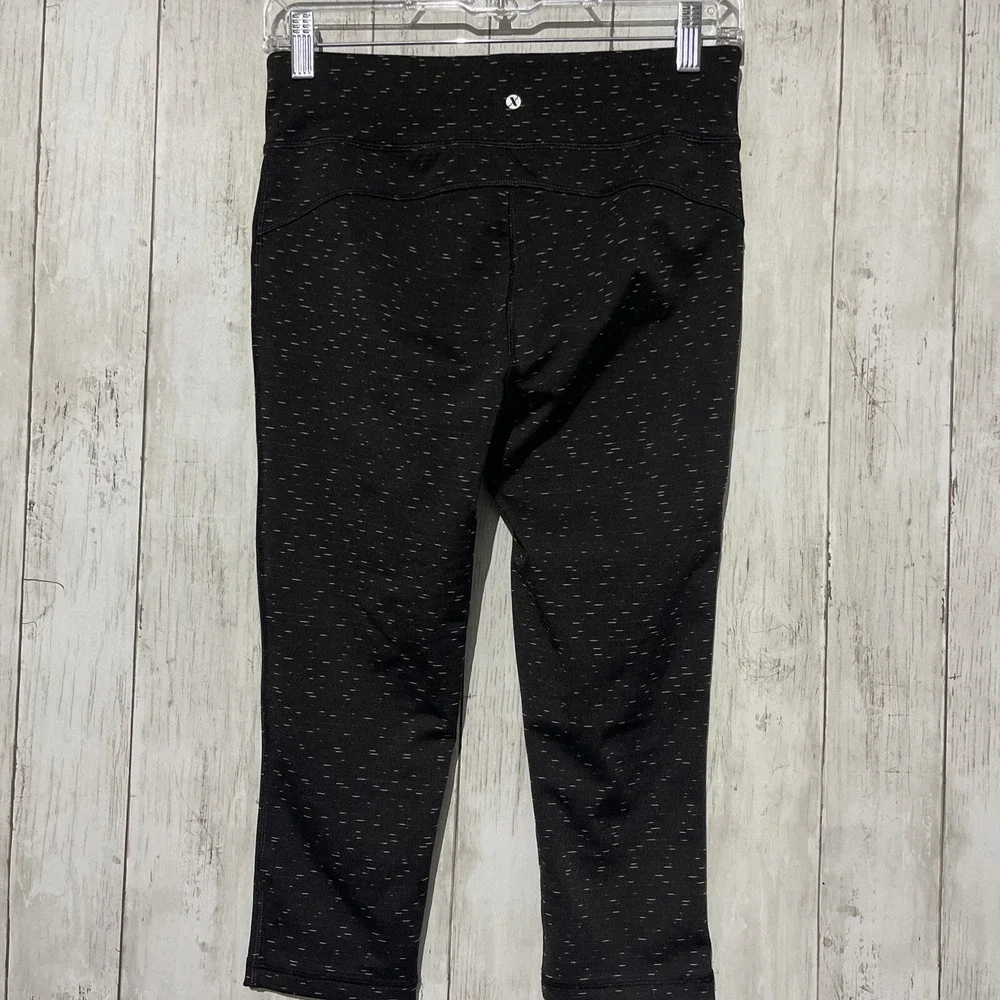 Xersion Womens Capri Leggings Small Black White Dash Print Fitted Athletic Pants